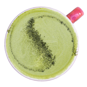 Tasse vue du dessus contenant une boisson à base de green paste